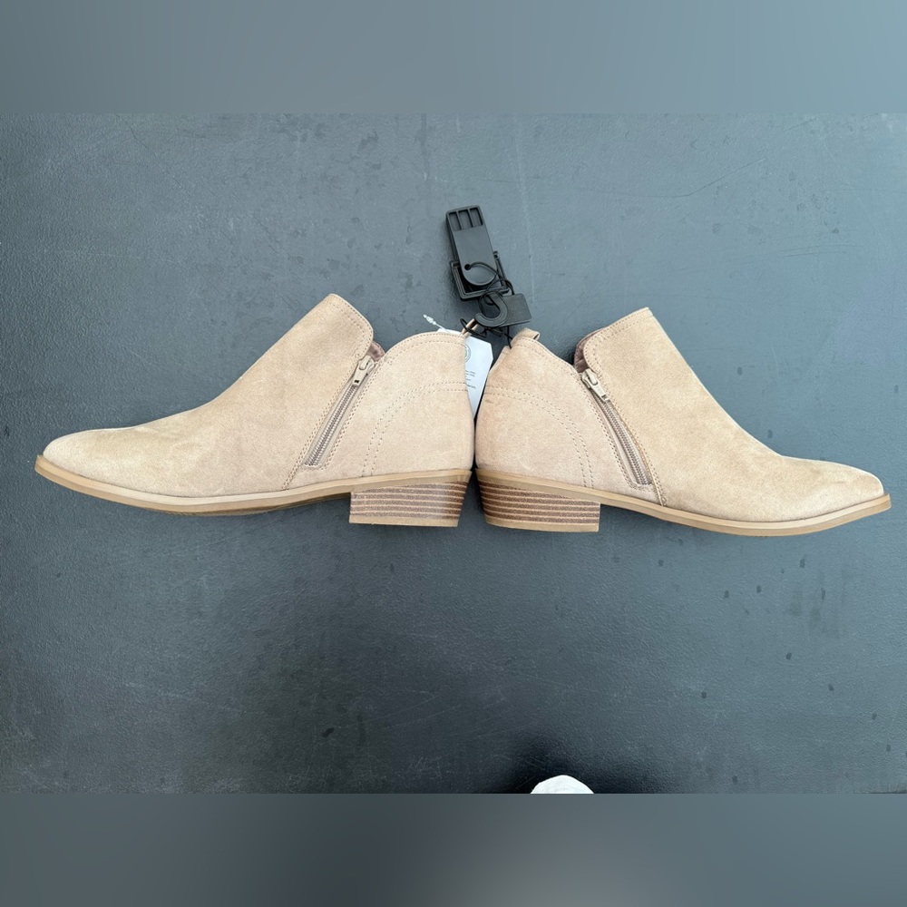 Time and Tru Tan Ankle Booties Memory Foam Low Heel Women’s Size 10 NWT - Picture 3 of 7